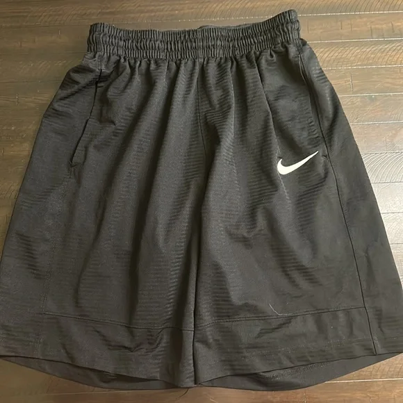 Nike medium size shorts - Picture 3 of 3